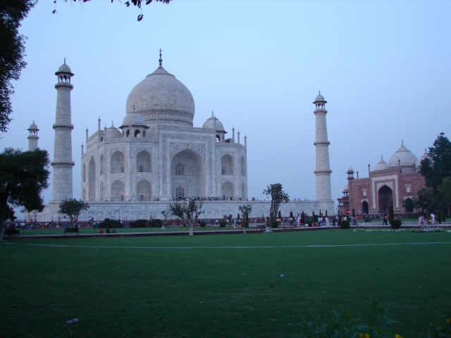 2008/03(March)/AroundTheWorld/Jaj Mahal Post/640x480_Twilight Taj.JPG